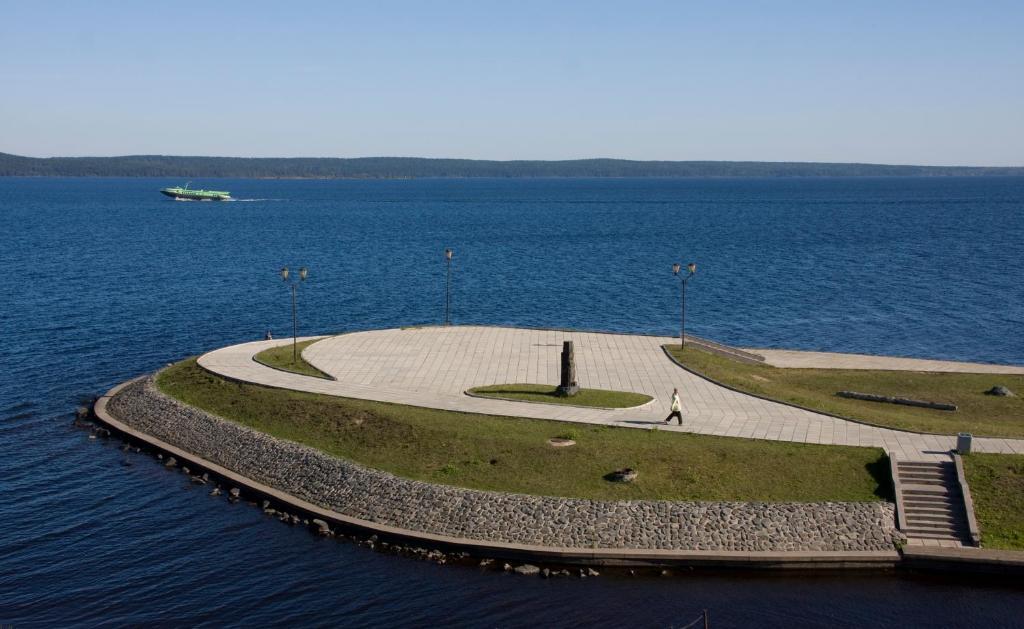 Onega Castle Hotel Petrozavodsk Exterior photo