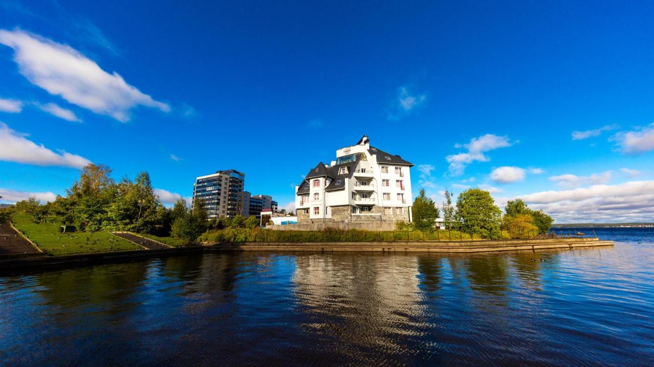 Onega Castle Hotel Petrozavodsk Exterior photo