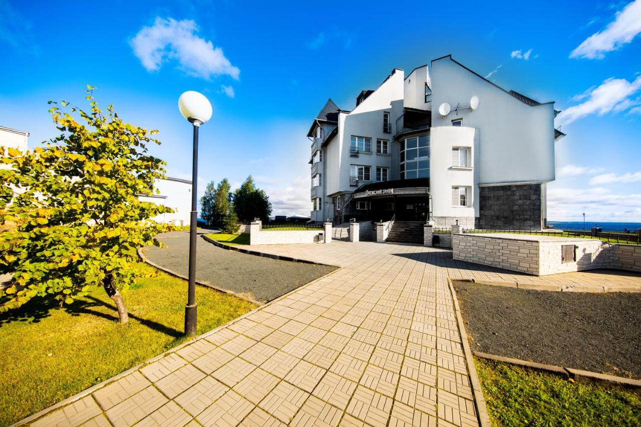 Onega Castle Hotel Petrozavodsk Exterior photo