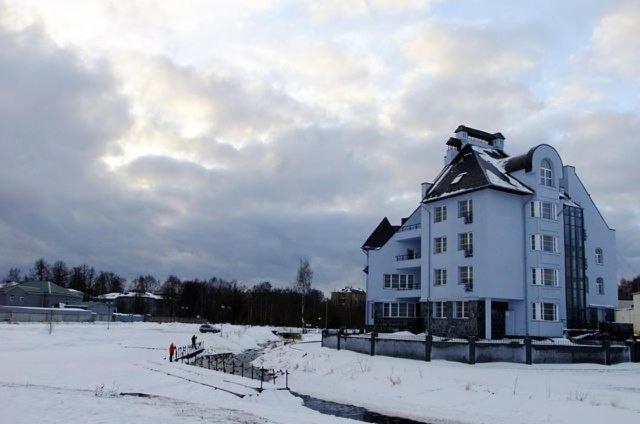 Onega Castle Hotel Petrozavodsk Exterior photo