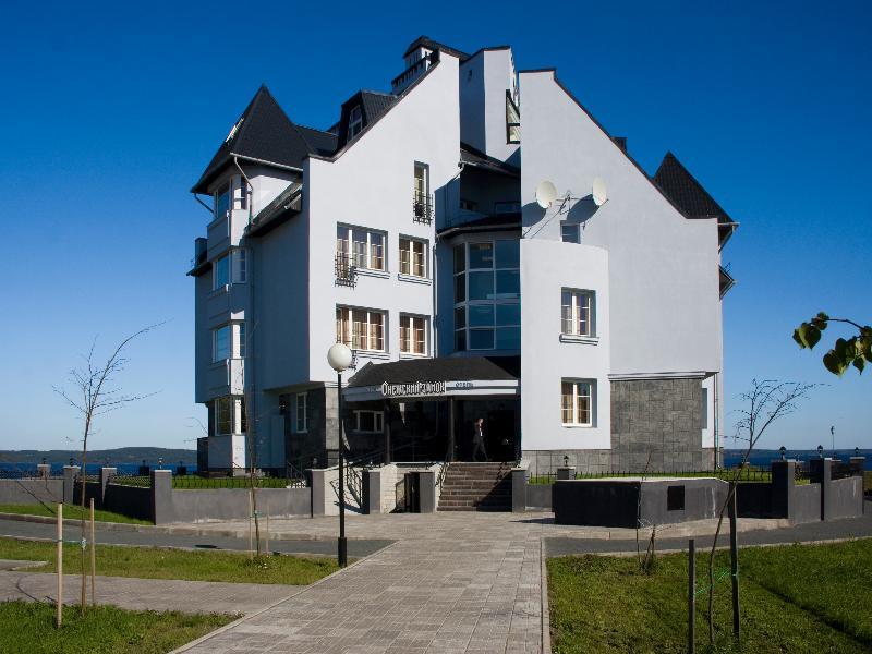 Onega Castle Hotel Petrozavodsk Exterior photo