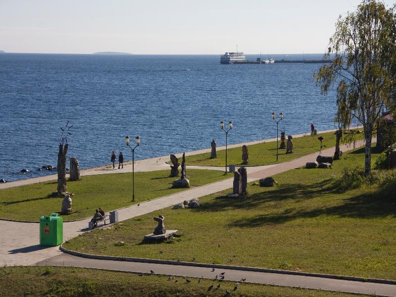 Onega Castle Hotel Petrozavodsk Exterior photo