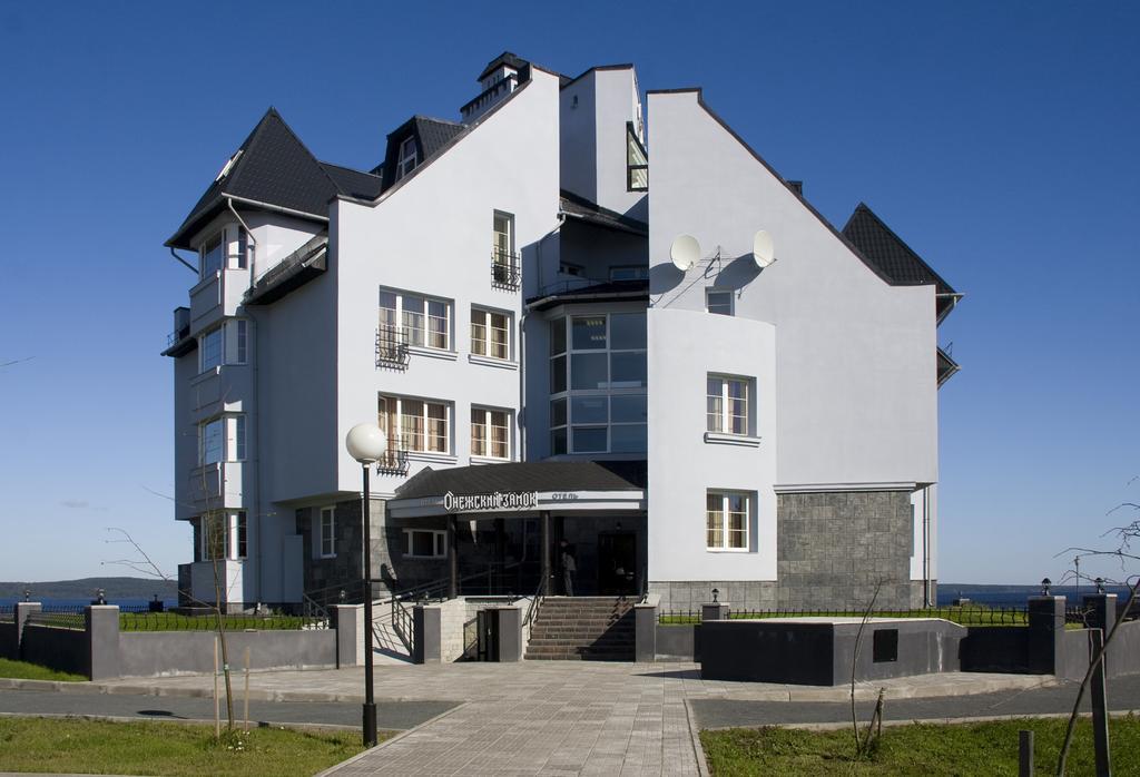 Onega Castle Hotel Petrozavodsk Exterior photo