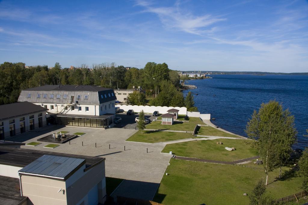 Onega Castle Hotel Petrozavodsk Exterior photo