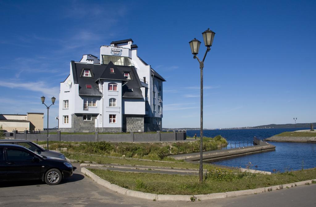 Onega Castle Hotel Petrozavodsk Exterior photo